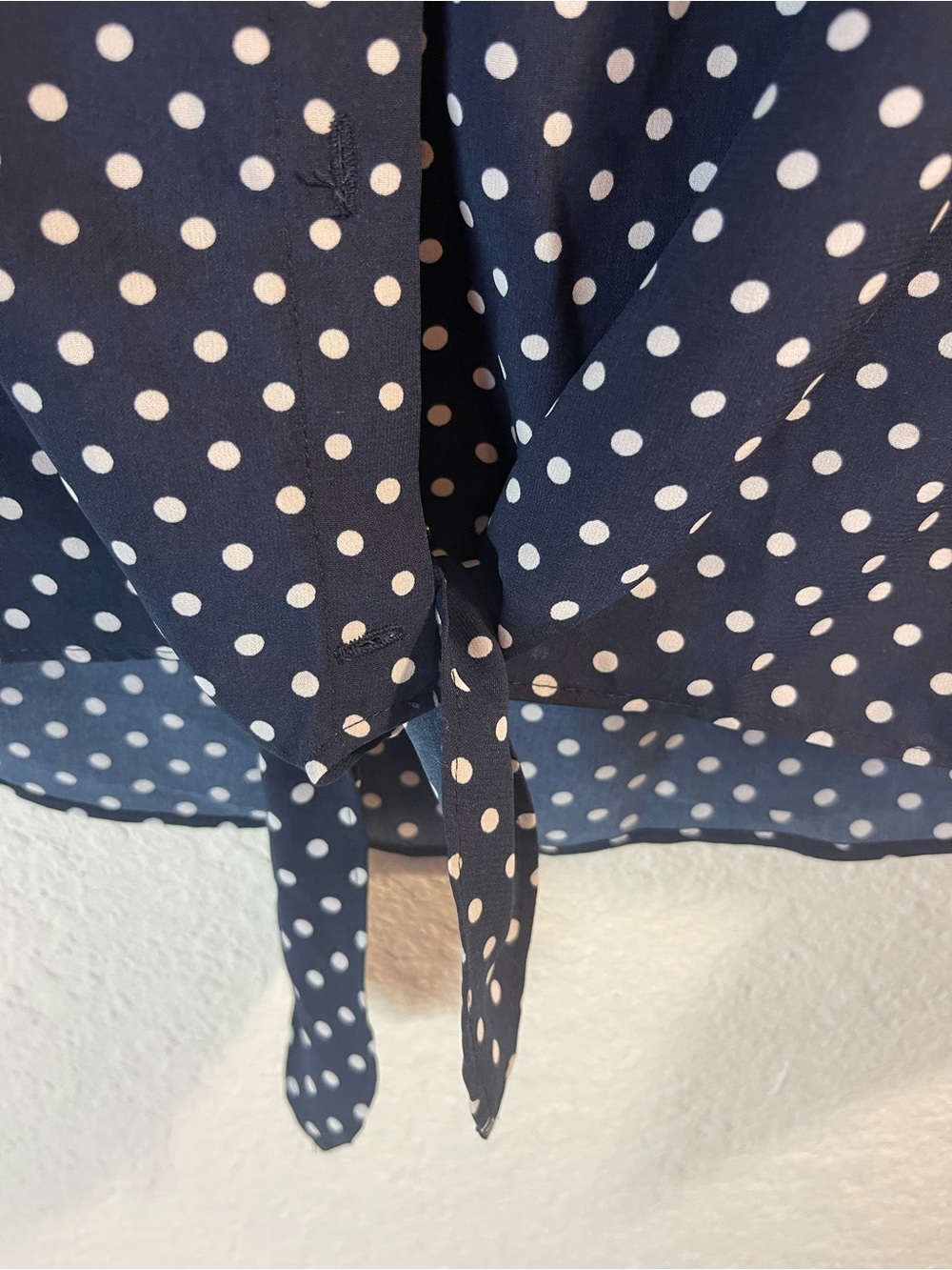 Susan Graver Tie- Front Navy Polka Dot Blouse Size 6 - Picture 7 of 7